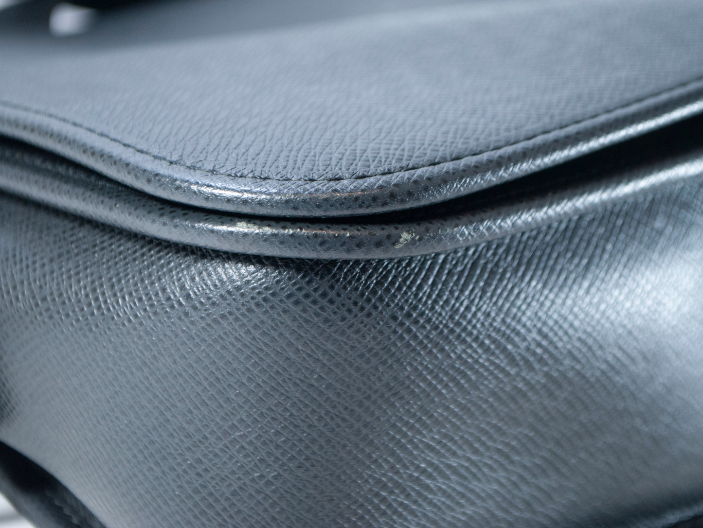 Louis Vuitton Men's Shoulder Flap bag Black