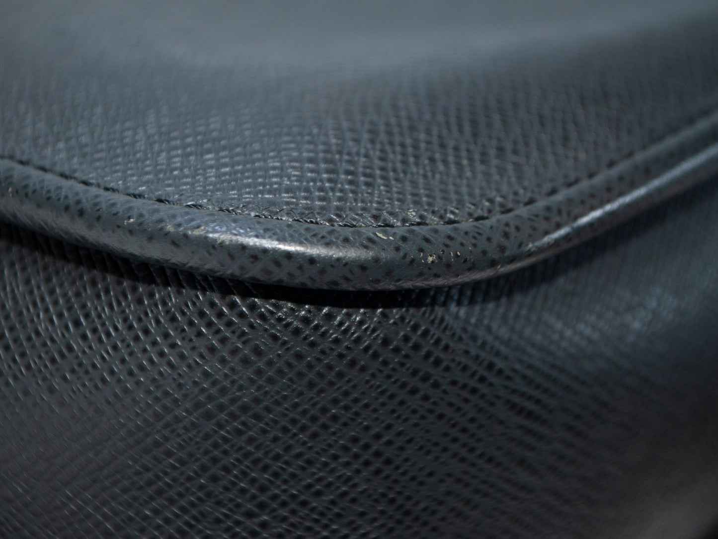 Louis Vuitton Men's Shoulder Flap bag Black
