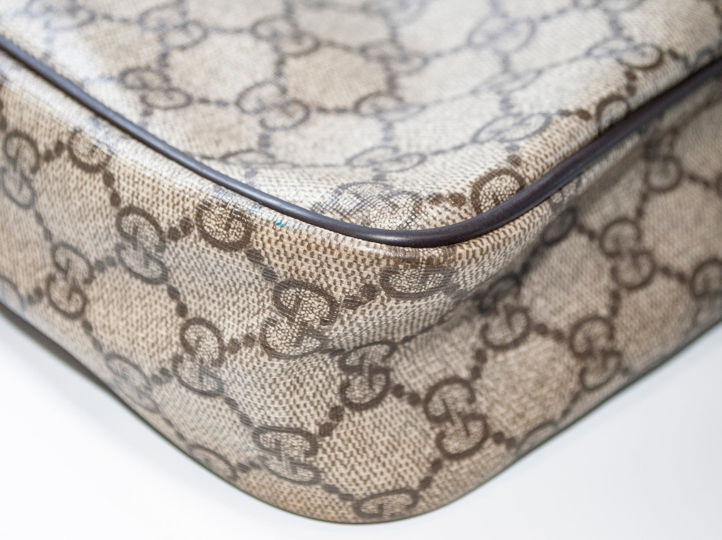 Gucci Men's GG Supreme Canvas Messenger Cross Body Bag